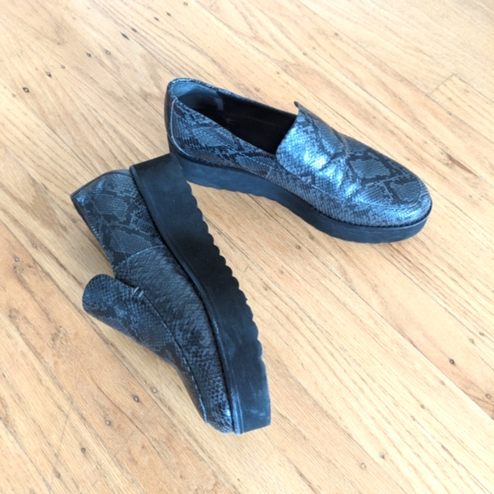 VINCE Zeta Platform Loafer in Black Snakeskin Leather - Women's size 8.5